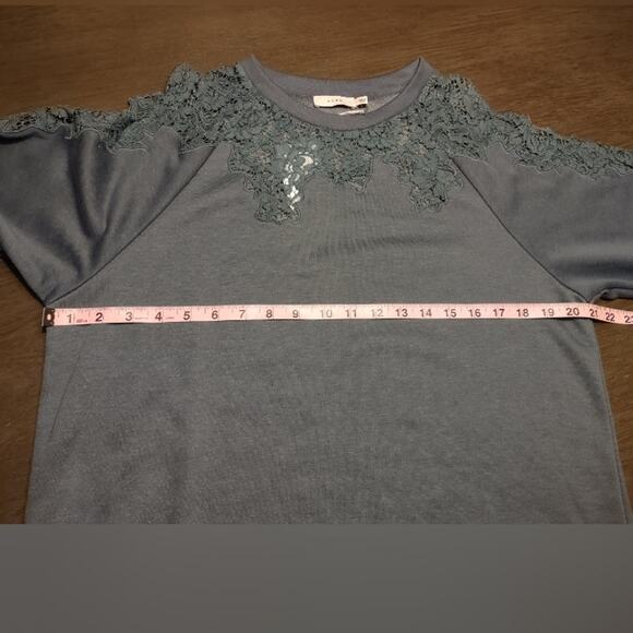Lush Cold Shoulder Lace Detail Crewneck Sweater Size Small - Picture 6 of 15